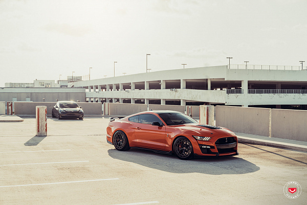 Фото дисков Vossen LC3-01 Глянцевый темный лак на Ford Mustang VI
