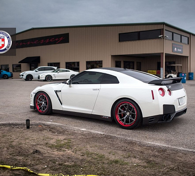 Фото дисков HRE S101 на Nissan GT-R