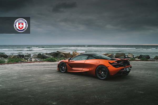 Фото дисков HRE P104SC Черный глянец на McLaren 720S