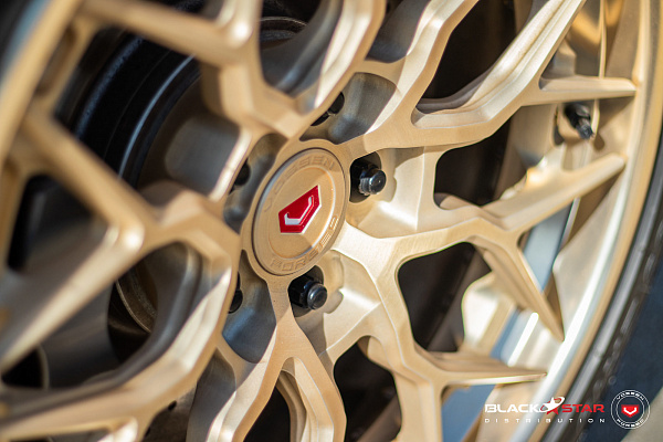 Фото дисков Vossen S17-01 (3-Piece) Сатиновая шампань на Lamborghini Huracan
