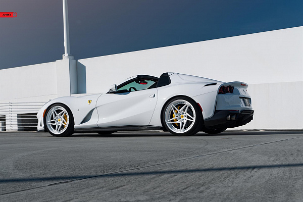Фото дисков Anrky S3-X3 Белый глянец на Ferrari 812