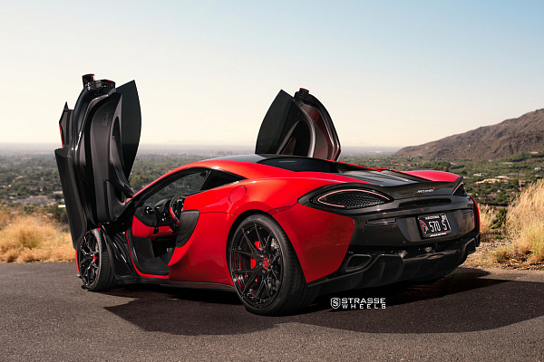 Фото дисков Strasse Wheels SM5R Deep Concave Monoblock Черный глянец на McLaren 570S