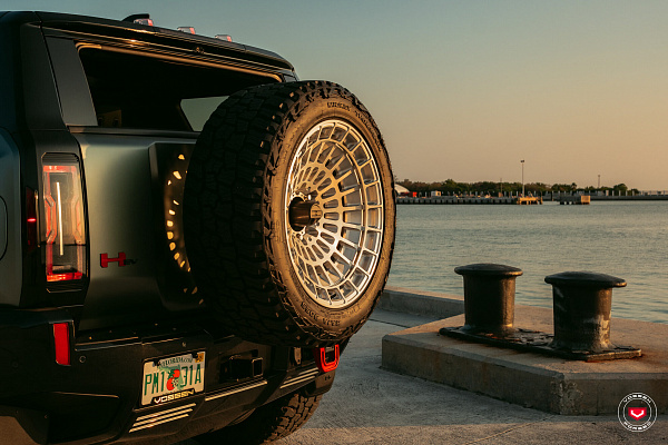 Фото дисков Vossen LCX-04 Глянцевый лак на GMC Hummer EV