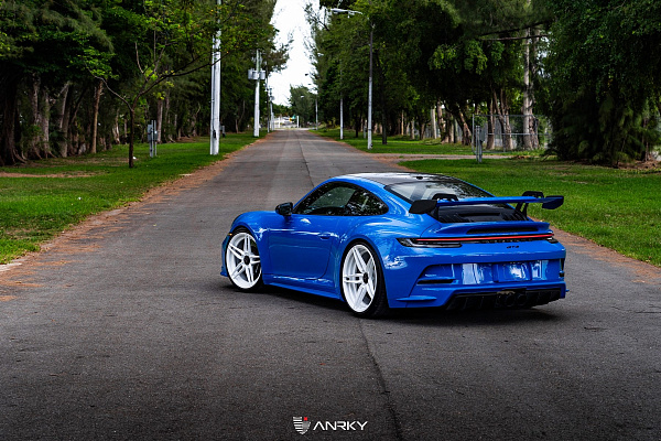 Фото дисков Anrky AN27 Белый глянец на Porsche 911 VIII