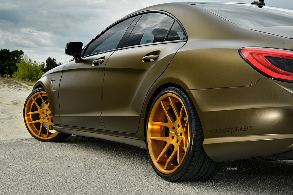 Фото дисков Strasse Wheels SM5 Deep Concave Сатиновое золото на Mercedes-Benz CLS (C218)