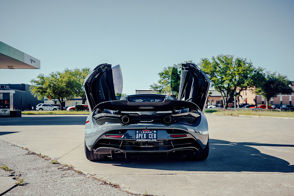 Фото дисков Strasse Wheels SV10M Deep Concave FS Черный сатин на McLaren 720S