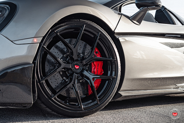 Фото дисков Vossen S21-01 Черный глянец на McLaren 570S