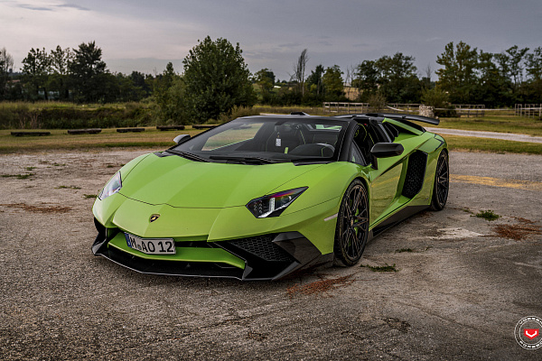 Фото дисков Vossen M-X6 Черный глянец на Lamborghini Aventador