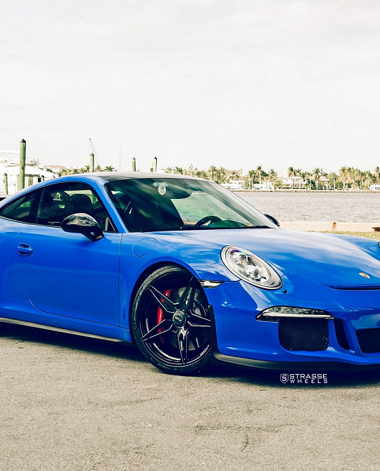 Фото дисков SV2 Deep Concave Monoblock Черный глянец на Porsche 911 VII