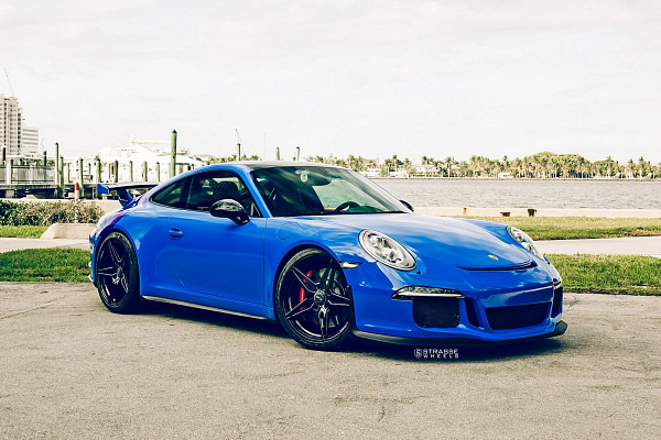Фото дисков Strasse Wheels SV2 Deep Concave Monoblock Черный глянец на Porsche 911 VII