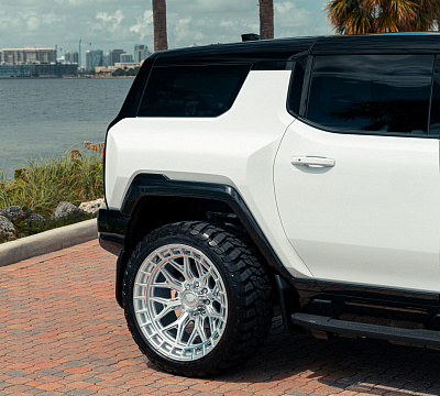 Фото дисков Vossen HFX-1 (8-Lug) на GMC Hummer EV