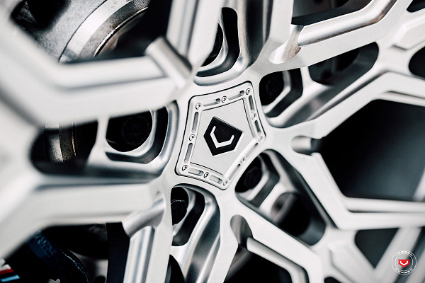 Фото дисков Vossen M-X3 Глянцевый лак на BMW 5/M5 (G30/F90)