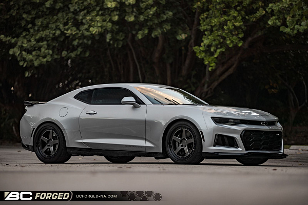 Фото дисков BC Forged LE05 // MLE05 Матовый графит на Chevrolet Camaro VI