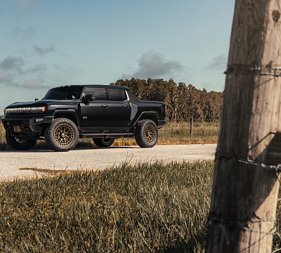 Фото дисков Vossen HFX-1 (8-Lug) на GMC Hummer EV