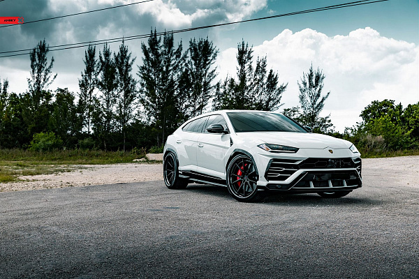 Фото дисков Anrky AN32 Черный сатин на Lamborghini Urus