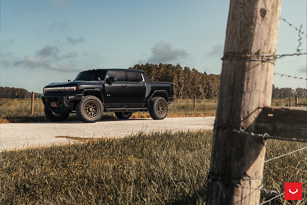 Фото дисков Vossen HFX-1 (8-Lug) Сатиновая бронза на GMC Hummer EV