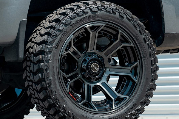 Фото дисков 4PLAY 4P70 Черный глянец на Chevrolet Silverado IV