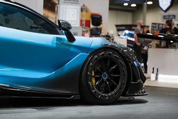 Фото дисков Brixton Forged R11-R Aerotech Черный сатин на McLaren 720S