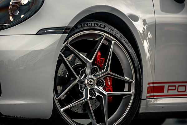 Фото дисков HRE FF11 Серебро на Porsche 911 VIII