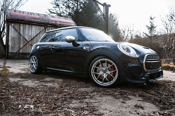 Фото дисков Bola FLE Глянцевый лак на MINI Cooper III