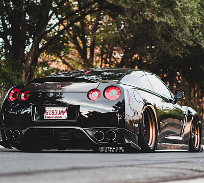 Фото дисков Strasse Wheels R10 Performance на Nissan GT-R