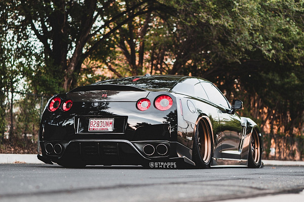 Фото дисков Strasse Wheels R10 Performance Другой цвет на Nissan GT-R
