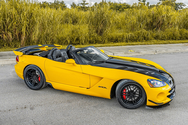 Фото дисков Strasse Wheels SV2-6 Deep Concave FS Черный матовый на Dodge Viper