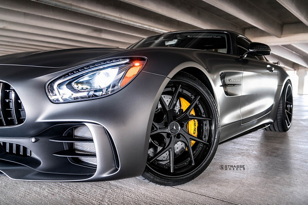 Фото дисков Strasse Wheels SM5RT Deep Concave FS Черный глянец на Mercedes-Benz AMG GT I