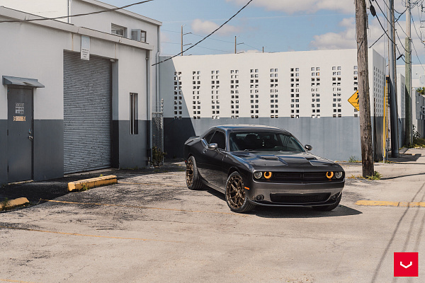 Фото дисков Vossen HFX-1 (5-Lug) Сатиновая бронза на Dodge Challenger III