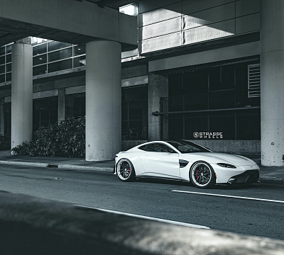 Фото дисков Strasse Wheels SV1T Deep Concave FS на Aston Martin Vantage 2