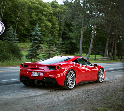 Фото дисков HRE P104 на Ferrari 488