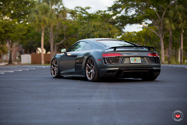Фото дисков Vossen CG-204 Глянцевая бронза на Audi R8 (4S)