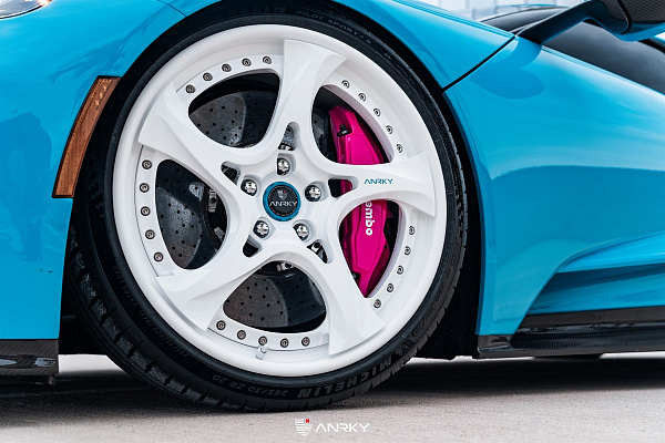 Фото дисков Anrky XR-305 Белый глянец на Ford GT II