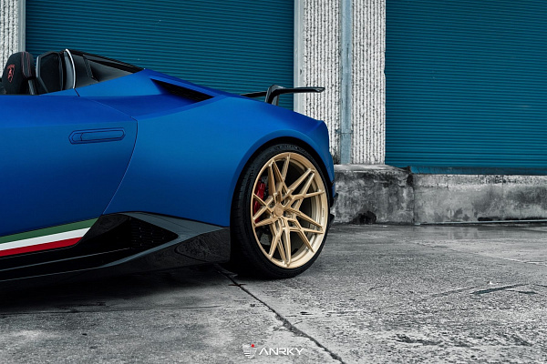Фото дисков Anrky S1-X2 Сатиновое золото на Lamborghini Huracan