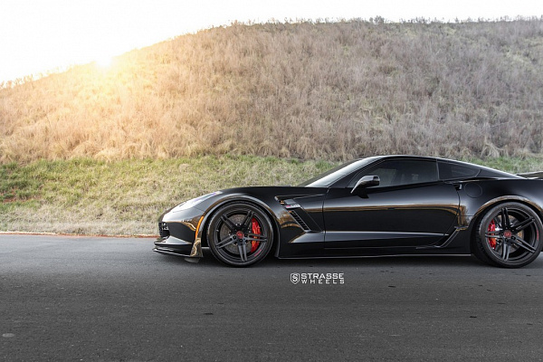 Фото дисков Strasse Wheels SP5R Deep Concave Monoblock Черный сатин на Chevrolet Corvette C7