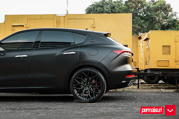 Фото дисков Vossen HF-2 Черный глянец на Maserati Levante