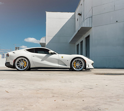 Фото дисков Anrky AN28 на Ferrari 812