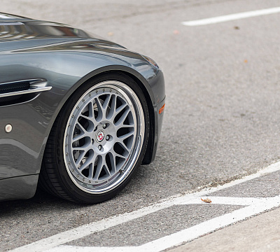 Фото дисков HRE 300 на Aston Martin Vantage 3