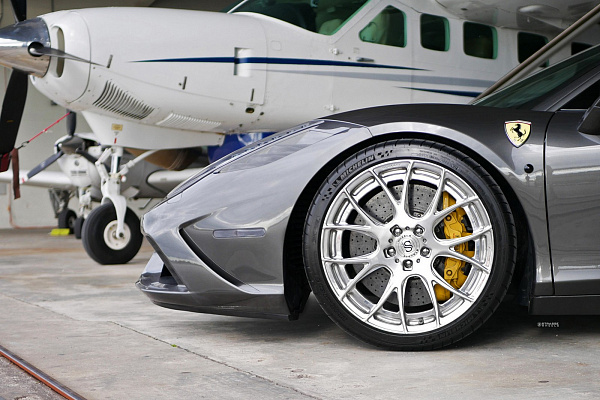 Фото дисков Strasse Wheels SM7R Deep Concave Duoblock Глянцевый лак на Ferrari 458