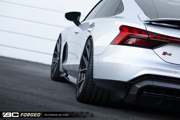 Фото дисков BC Forged HCA165 Матовый графит на Audi E-tron GT