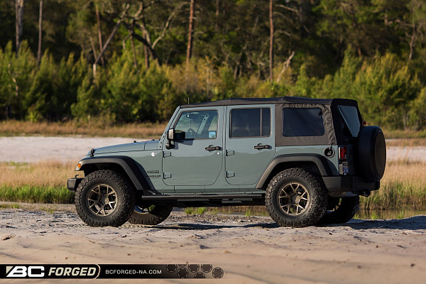 Фото дисков BC Forged RZ05 Сатиновая бронза на Jeep Wrangler III (JK)