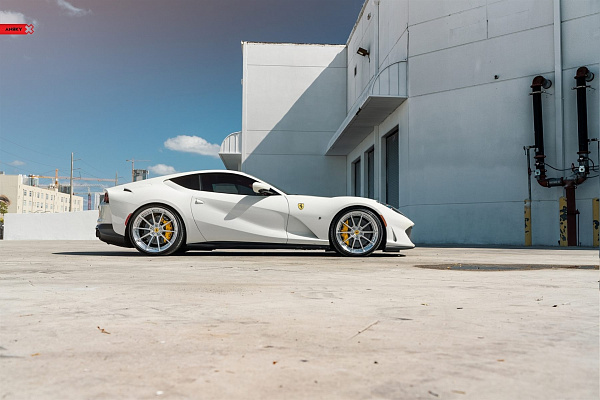 Фото дисков Anrky AN28 Полированный лак на Ferrari 812