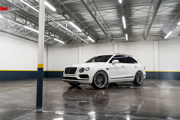 Фото дисков Anrky AN39 Глянцевый темный лак на Bentley Bentayga