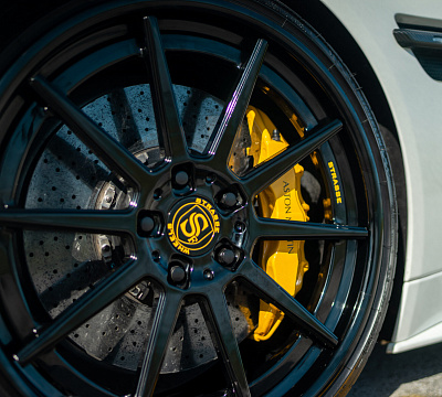 Фото дисков Strasse Wheels R10 Deep Concave FS на Aston Martin Vanquish 2
