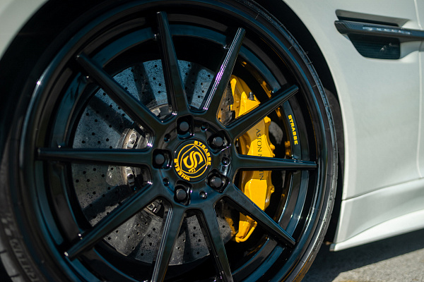Фото дисков Strasse Wheels R10 Deep Concave FS Черный глянец на Aston Martin Vanquish 2