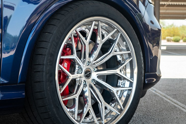 Фото дисков Brixton Forged CM6-R Полированный лак на Audi Q7 (4M)