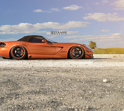 Фото дисков Strasse Wheels S5 Deep Concave на Dodge Viper