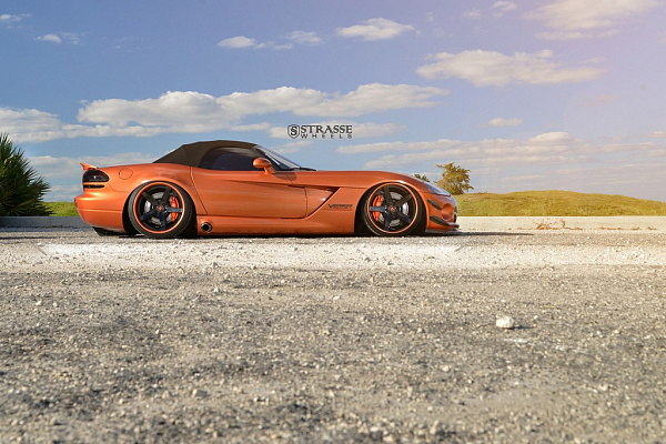 Фото дисков Strasse Wheels S5 Deep Concave Другой цвет на Dodge Viper