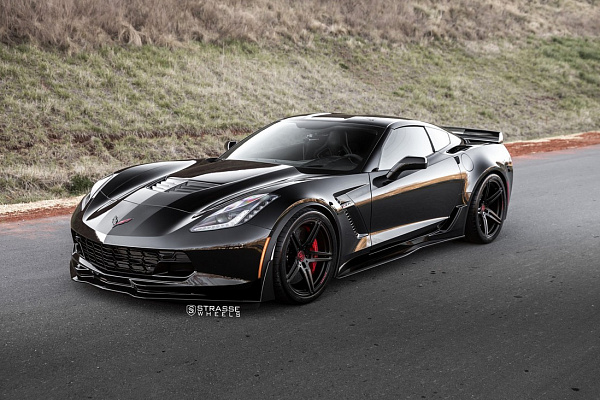 Фото дисков Strasse Wheels SP5R Deep Concave Monoblock Черный сатин на Chevrolet Corvette C7