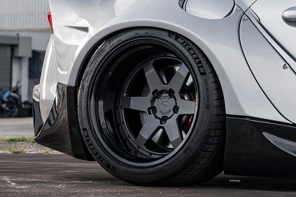 Фото дисков Strasse Wheels S6 Competition Черный сатин на Toyota Supra A90